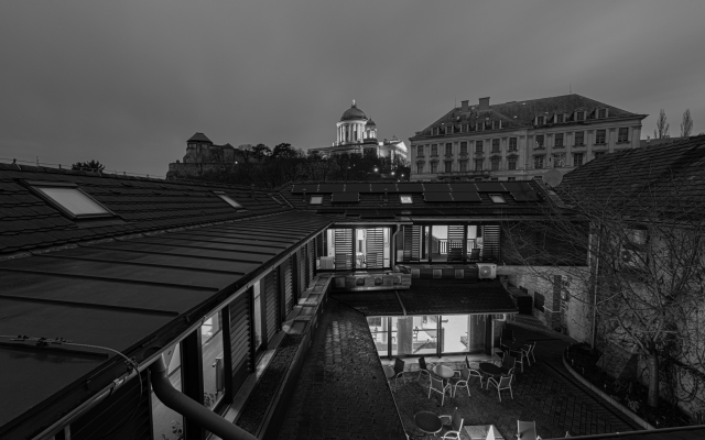 Bazilika alatt Panzió Hotel