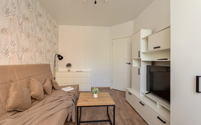 FullHouseApart dvukhkomnatnye apartamenty s balkonom i detskoy krovatkoy Apartments