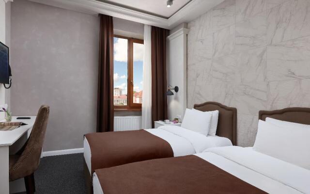 Petr Hotel