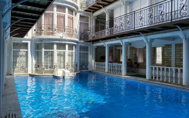 418 Tolstogo 36 Apartments