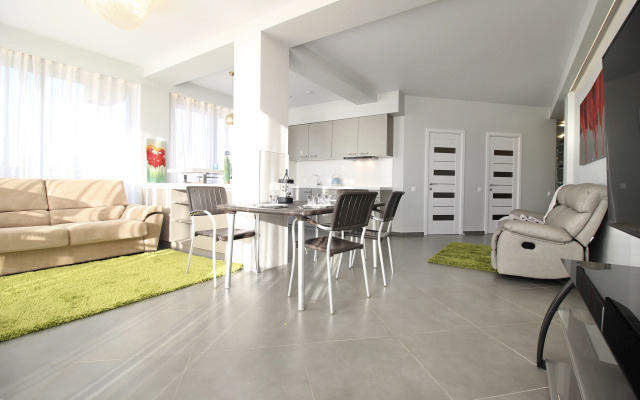 Apartments Alfa Chernomorskaya 17