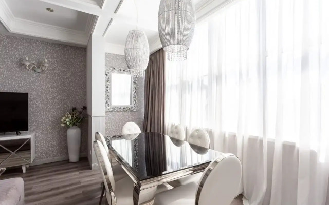 Lyuks Vmestimostyyu 8 Chelovek Apartments