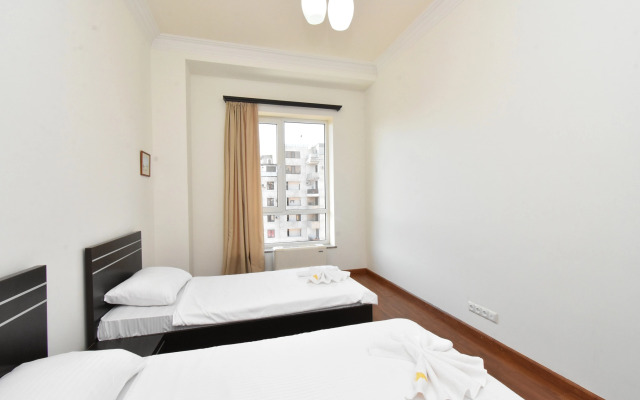 4-Komn. V Zdanii Bulvar Plaza, di644 Flat