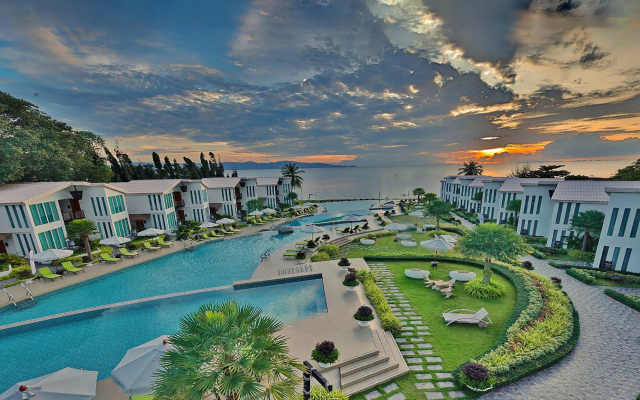 Vannee Golden Sands Beachfront Resort