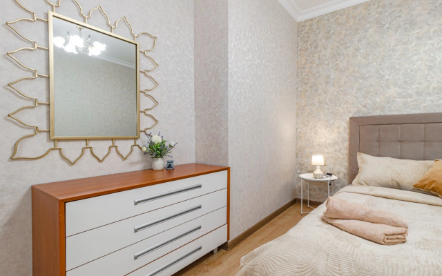V Tsentre Goroda Ryadom S Bayterekom Apartments