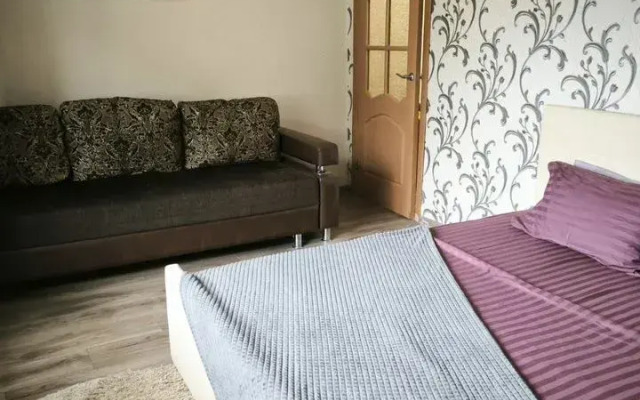 Квартира двухкoмнaтнaя в тиxoм цeнтре