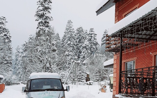 Vila Liza s Transferom k Podemnikam Guest House