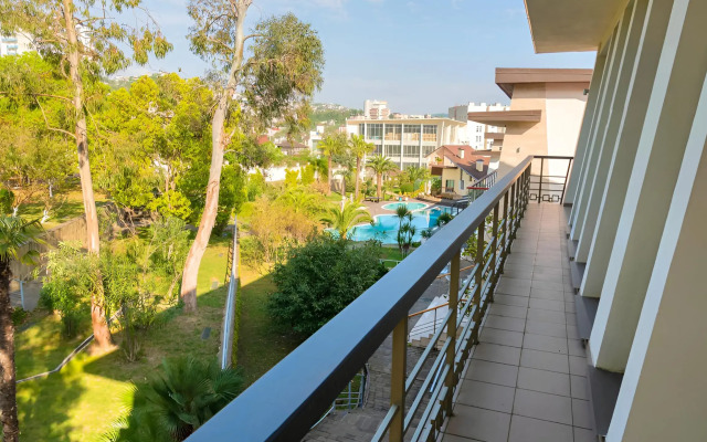 Частный дом Дом с бассейном