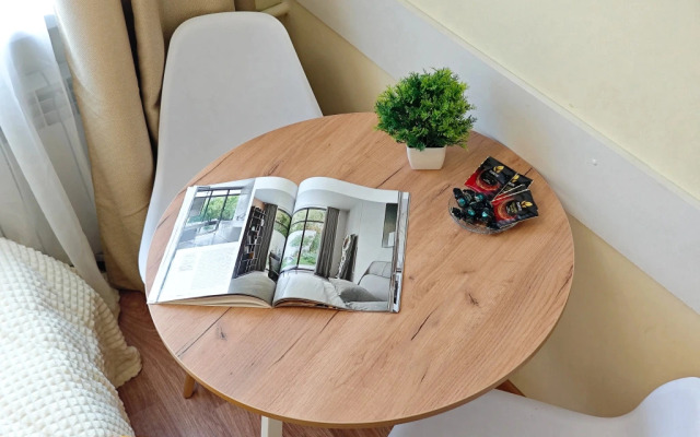 Divan I Chemodan Na Frunze 14-1 Flat