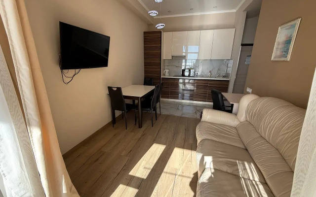 687 Na Krymskoy 89 Apartments