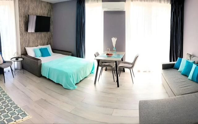 S Balkonom na 4 Gostey Flat