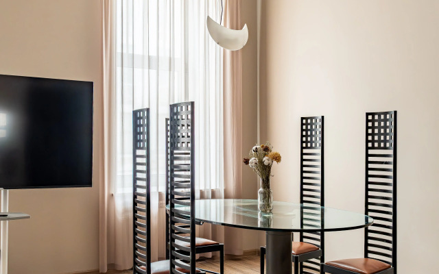 Sergeew Apartments dvuhkomnatnyj Lyuks s vidom na naberezhnuyu Fontanki Apartments