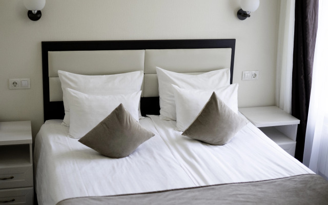 Отель Суворов