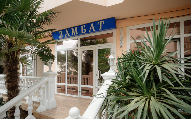 Lambat Hotel