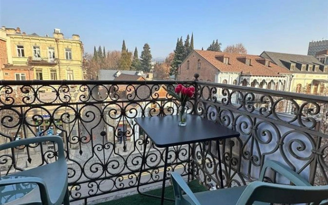 Visiting Nona Apart Hotel