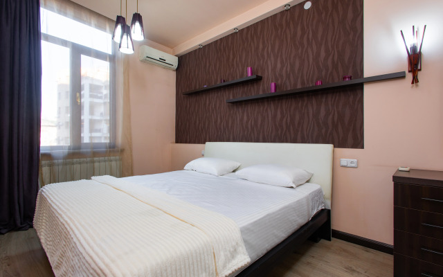 3-komn. ryadom s restoranom DIMOND, DI8210 Flat