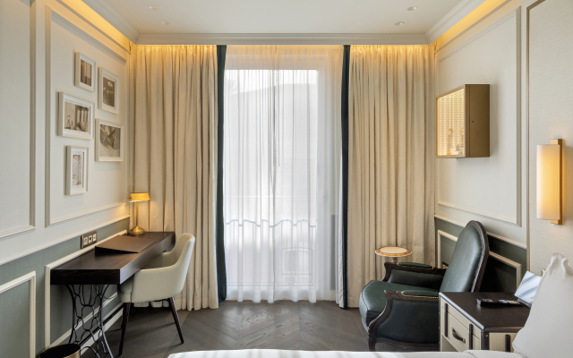 Отель The Emerald House Lisbon, Curio Collection By Hilton