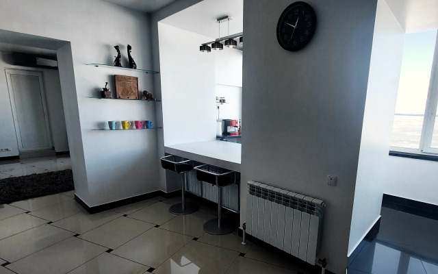 Na beregu morya v tsentre goroda Flat