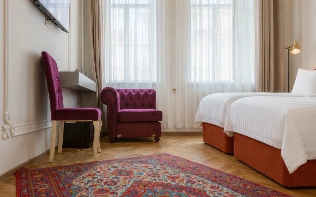 Old Money Boutique Hotel