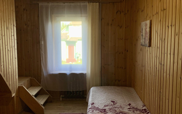 S Otdelnym Vkhodom I Zaezdom Private house