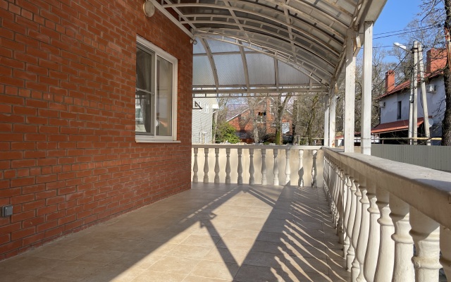 Dom S Basseynom U Morya Private House