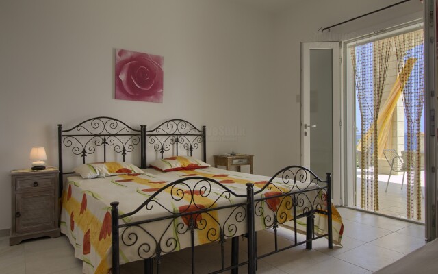 Polo - Relax Front Sea House