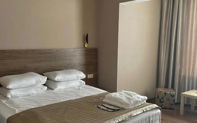 Gloria Deluxe Hotel