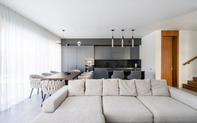 Частный дом 2-х этажный коттедж с дизайнерским ремонтом