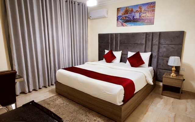 Golden Hotel