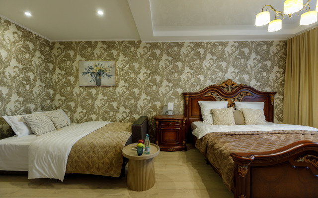 Апартаменты на Революционной 4