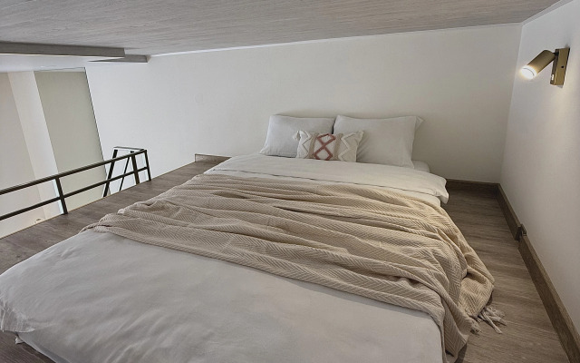 Апартаменты Двухуровневая студия KrasLoft в ЖК Преображенский на троих