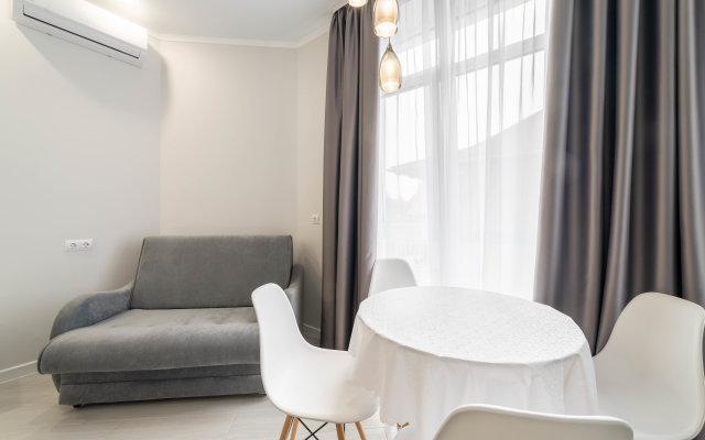 Potryasayushchaya studiya dlya 4kh chelovek v 5 minutakh ot morya Flat