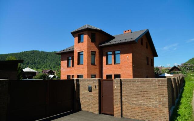 Ostrovskogo 11 Guest House