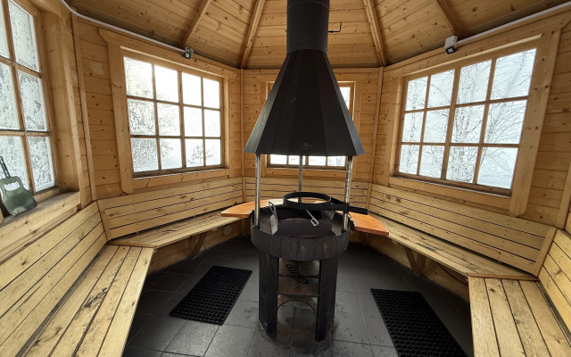 Частный дом на берегу озера