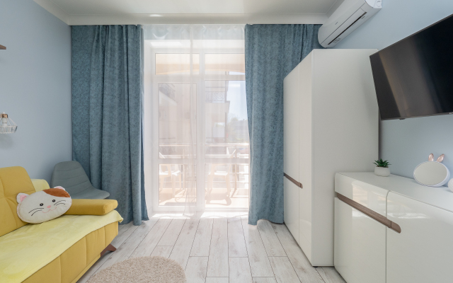 U Morya S Basseinom v Zhk Solnechnij apt22 Apartment