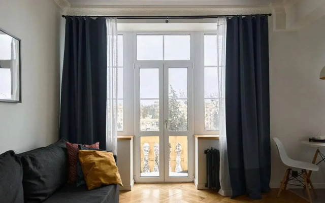 Stalinka s Vidom na Ploschad Pobedy Apartments