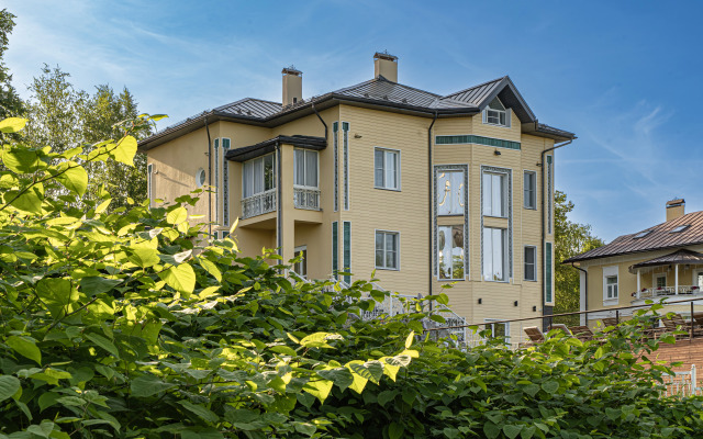 Russian Seasons Selo Vyatskoe Hotels 4*