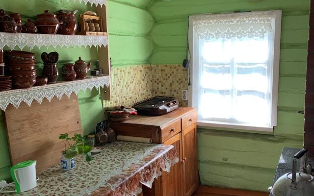 Частный дом в городе Петрозаводске с красивым уединённым участком и баней