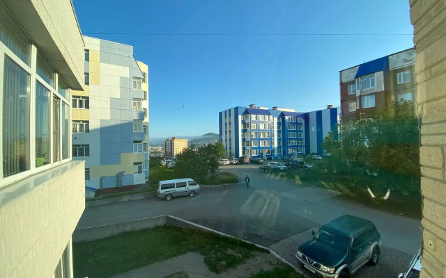 Yevrodvushka Na Larina S Vidom Na Mishennuyu Sopku Flat