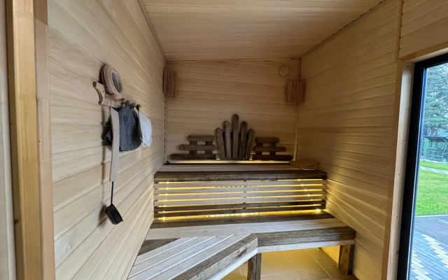 Barnkhaus Na_holme Rentplaza s Baney i Basseynom Private House