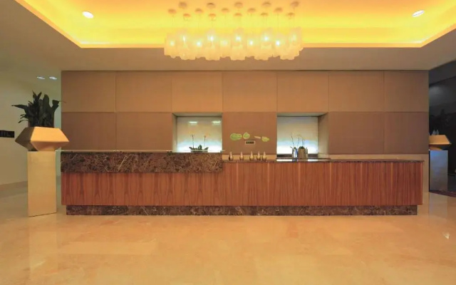 Yas Plaza Mangroves by IHG