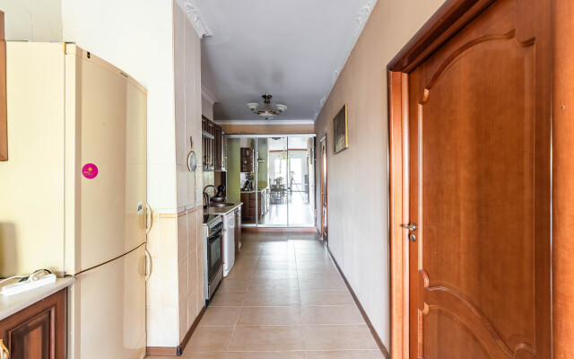 Апартаменты У Финляндского Вокзала и Крейсера Авроры"