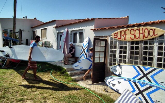 Da Silva Bike & Surf Camp Guest house