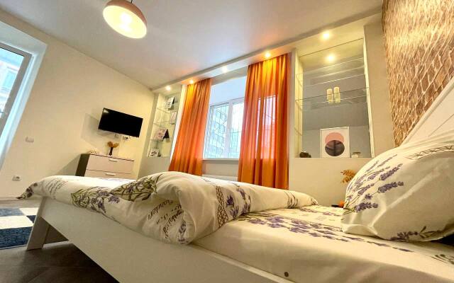 Yarkaya Kvartira V Tsentre Goroda S Kofevarkoy Apartments