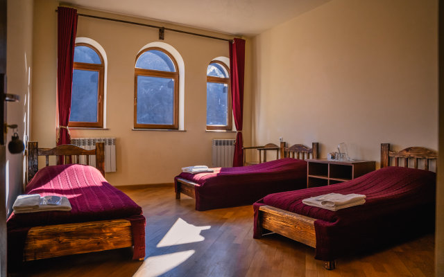 Vanatun Monastery Stay