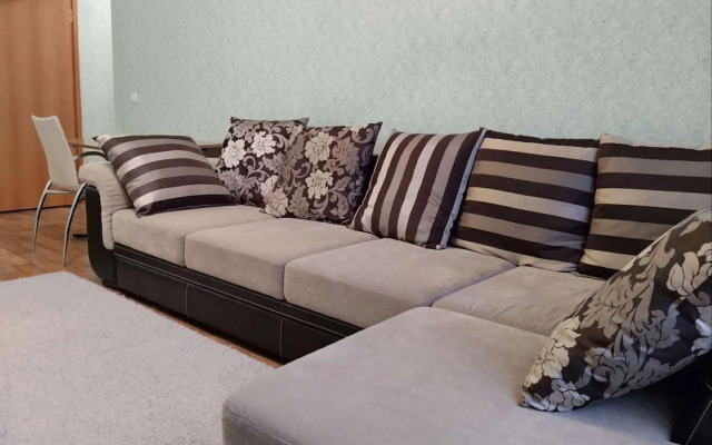 Na Ulitse Andreya Bushueva 4 Flat