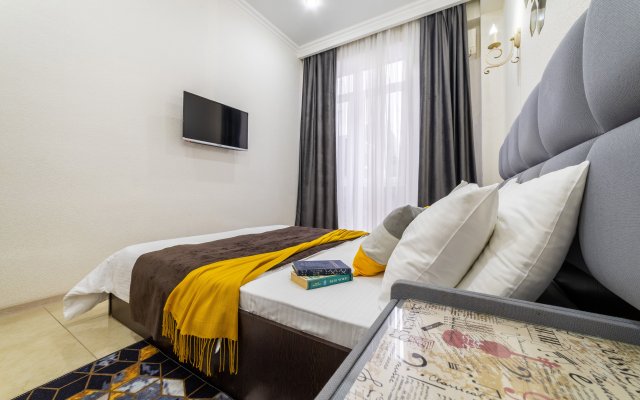 S avtorskim remontom ryadom s Del'finariyem Flat