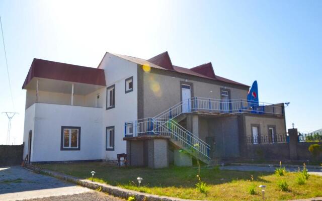 De La Krunk Hotel