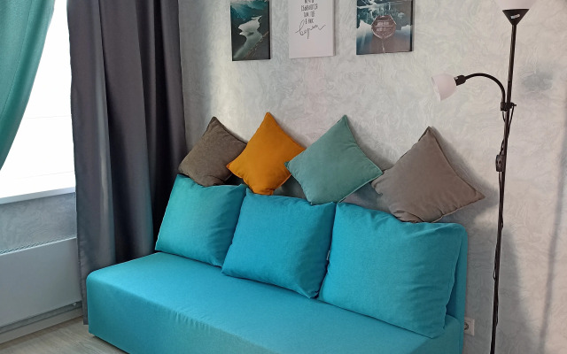 Vidovaya kvartira s oknami na reku Flat