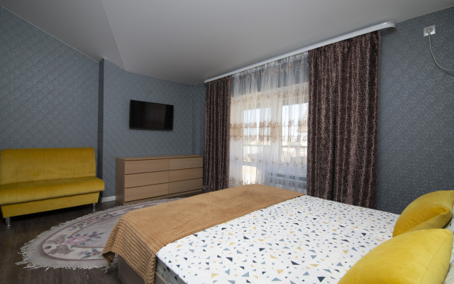 Апартаменты Трехкомнатная квартира на ул. Колхозной 112